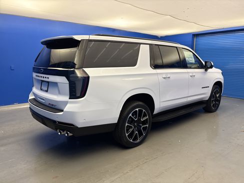 New 2026 Chevrolet Suburban RST w/ Comfort Package AWD/4WD image 7