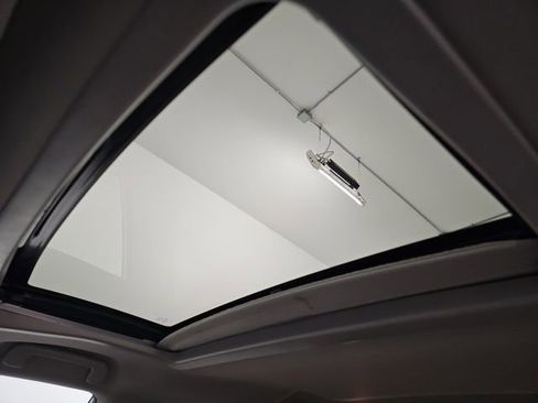 Used 2019 Toyota Sienna XLE w/ XLE Navigation Package image 27