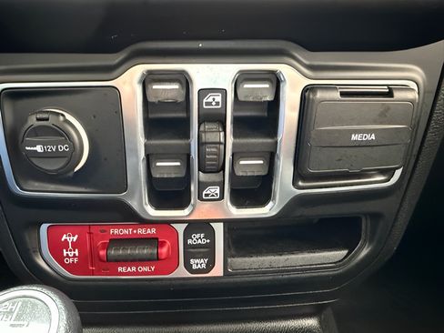 Used 2021 Jeep Gladiator Rubicon AWD/4WD image 22