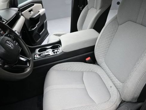 Used 2023 Honda Pilot LX image 14