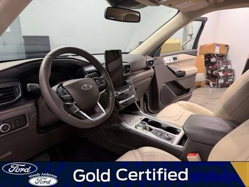 Certified 2024 Ford Explorer Platinum w/ Technology Package AWD/4WD image 9