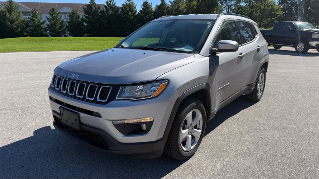 Used 2018 Jeep Compass Latitude FWD image 2