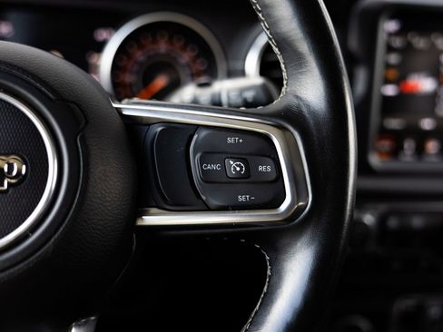 Used 2018 Jeep Wrangler Unlimited Sahara AWD/4WD image 15