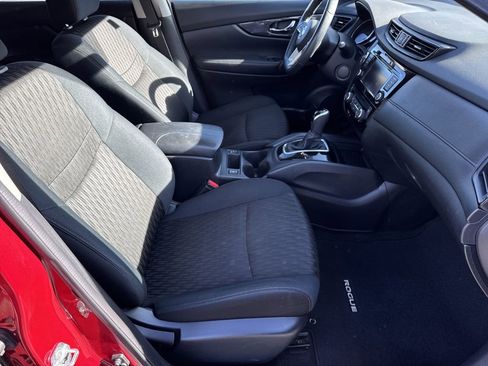 Used 2018 Nissan Rogue SV image 13