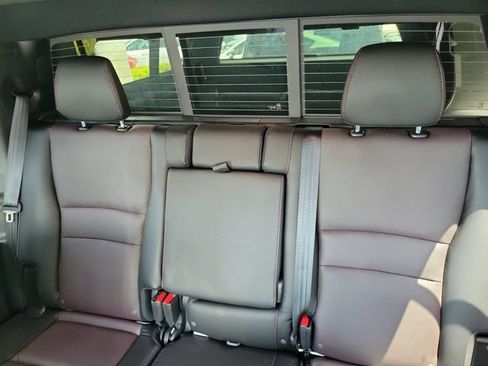 Used 2025 Honda Ridgeline Black Edition image 10