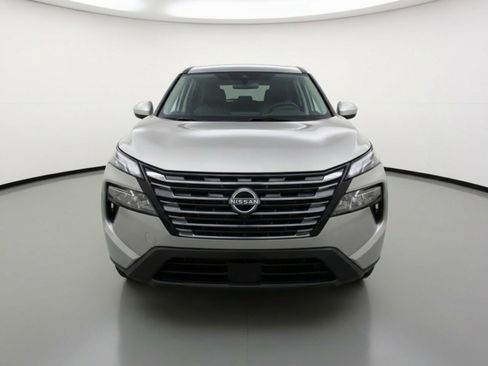 Used 2025 Nissan Rogue SV image 2