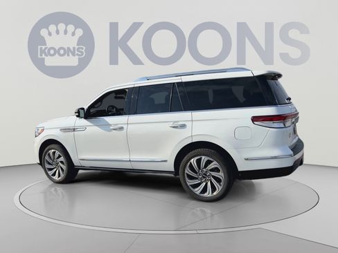 Used 2023 Lincoln Navigator Reserve AWD/4WD image 10