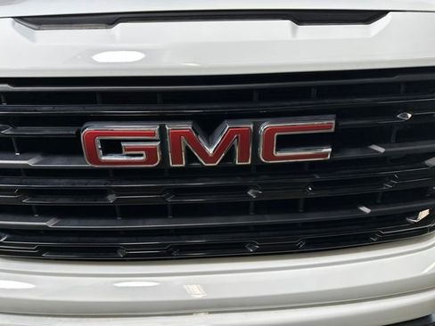 New 2025 GMC Sierra 1500 Elevation image 9