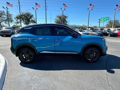 Used 2025 Nissan Kicks SR w/ Illumination Package image 5