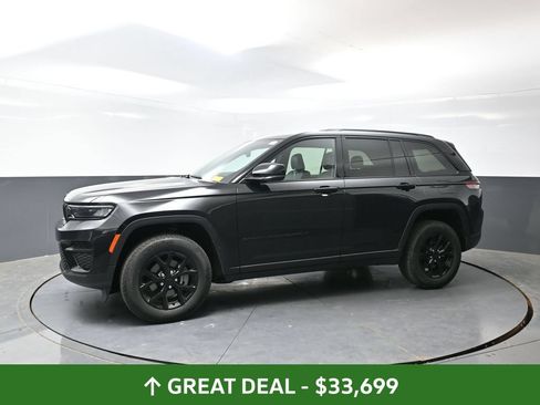 Used 2025 Jeep Grand Cherokee Altitude AWD/4WD image 11