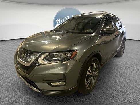 Used 2019 Nissan Rogue SV w/ Premium Package FWD image 9