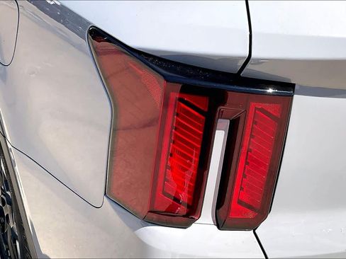 Used 2025 Kia Sorento S w/ Panoramic Sunroof Package FWD image 28