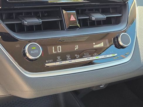 Used 2025 Toyota Corolla LE FWD image 30