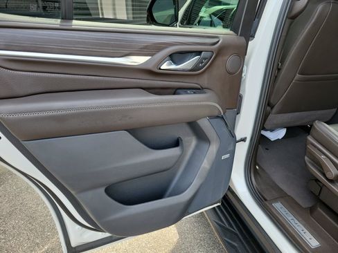 Used 2024 GMC Yukon Denali AWD/4WD image 17