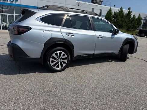 Used 2023 Subaru Outback Premium AWD/4WD image 5