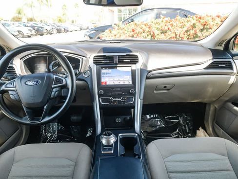 Used 2019 Ford Fusion SE FWD image 14