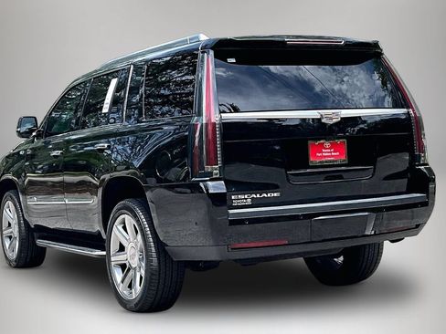Used 2019 Cadillac Escalade Luxury RWD image 4