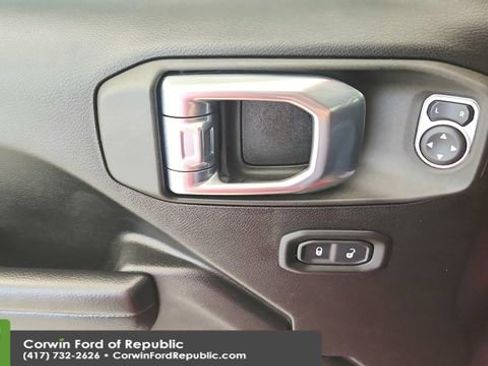 Used 2021 Jeep Gladiator Willys image 19