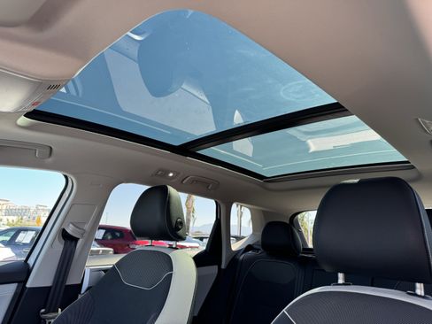 Used 2025 Volkswagen Taos SE image 32