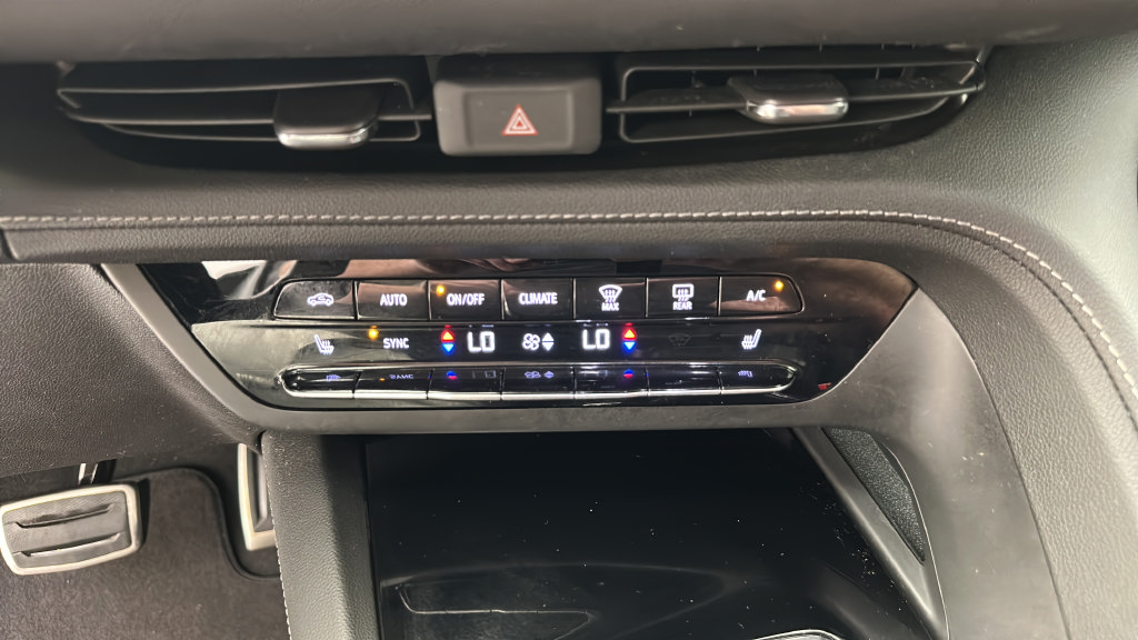 Used 2023 Buick Envision Preferred w/ Sport Touring Package AWD/4WD image 18