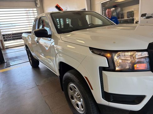Used 2025 Nissan Frontier S AWD/4WD image 1