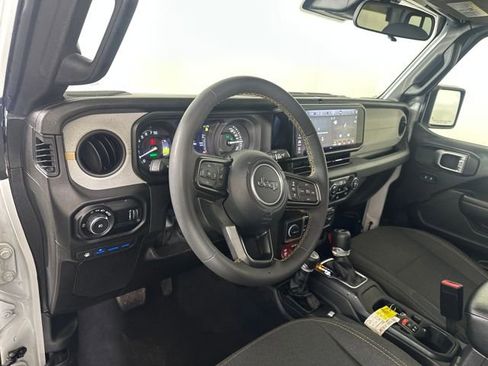 Used 2024 Jeep Wrangler Unlimited image 13