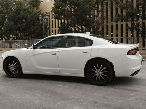 Used 2018 Dodge Charger R/T image 9