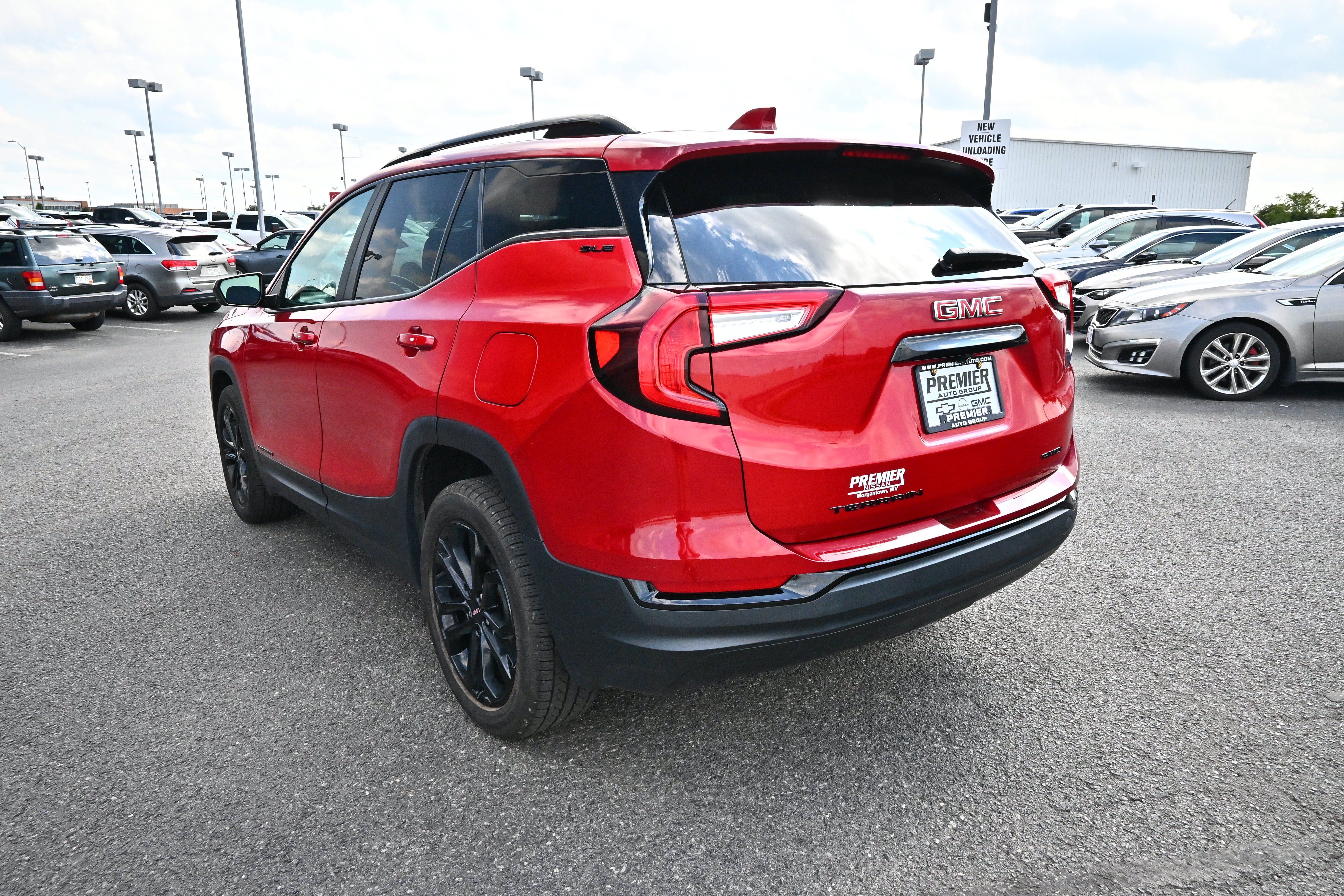 Used 2022 GMC Terrain SLE w/ Driver Convenience Package AWD/4WD image 8