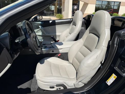 Used 2006 Chevrolet Corvette Convertible w/ Preferred Equipment Group RWD image 13
