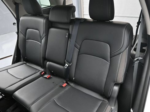 Used 2025 Nissan Pathfinder SL w/ Black Appearance Package AWD/4WD image 16