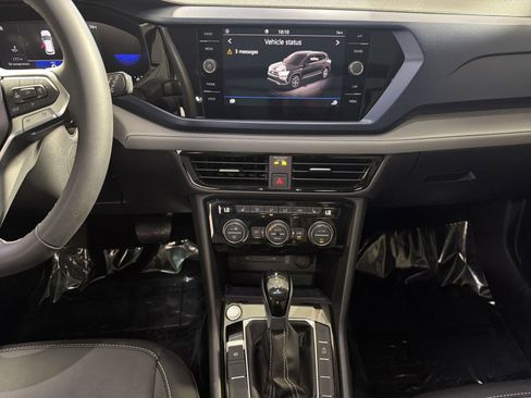 Used 2024 Volkswagen Taos SE image 30