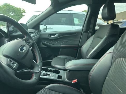 Used 2025 Ford Escape ST-Line w/ Tech Pack #1 FWD image 7