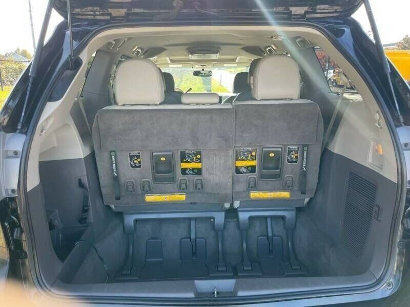 Used 2011 Toyota Sienna XLE FWD image 16