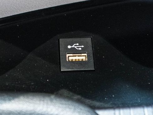 Certified 2025 Toyota Sienna LE FWD image 26