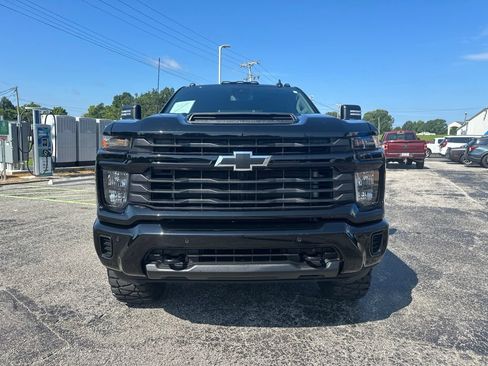 Used 2025 Chevrolet Silverado 2500 Custom w/ Custom Value Package AWD/4WD image 8