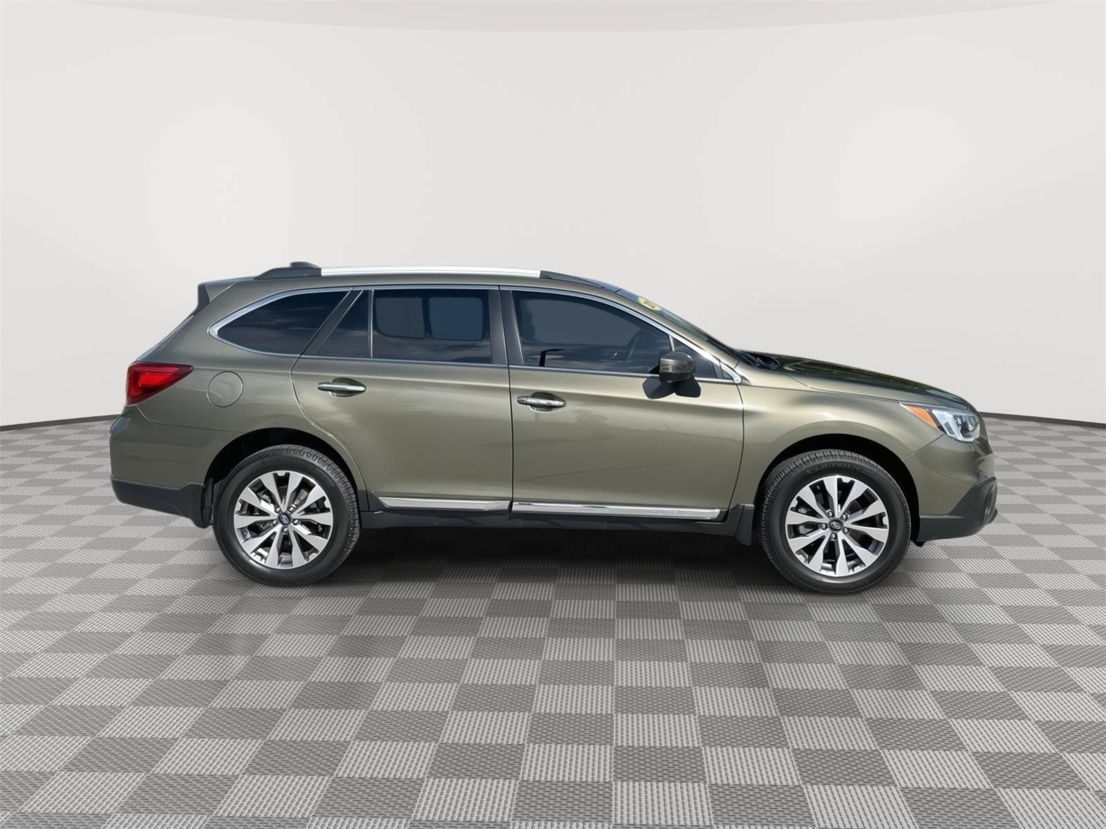 Used 2017 Subaru Outback 3.6R Touring AWD/4WD image 16
