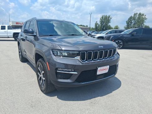 Used 2023 Jeep Grand Cherokee Limited AWD/4WD image 4