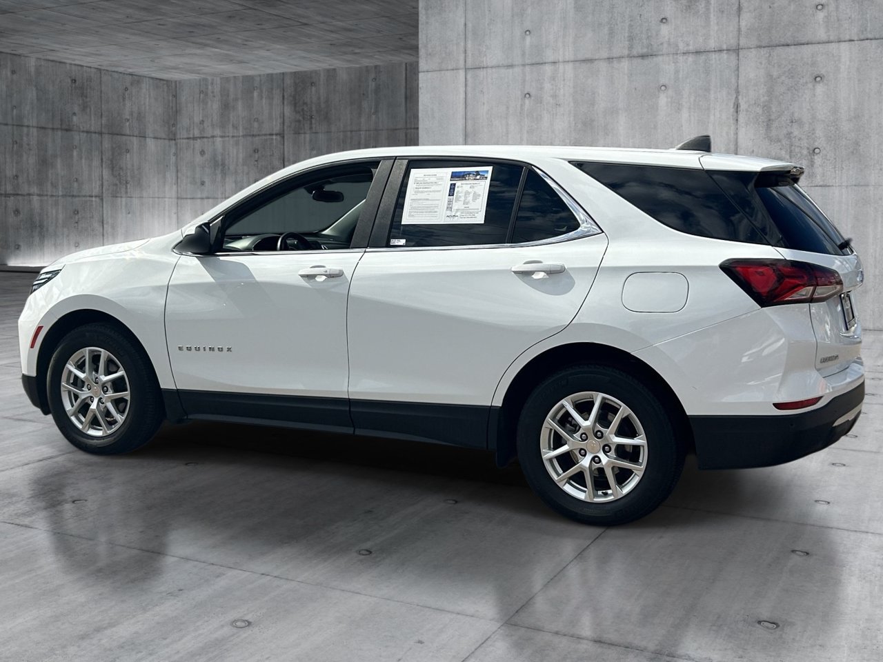 Used 2024 Chevrolet Equinox LT FWD image 3