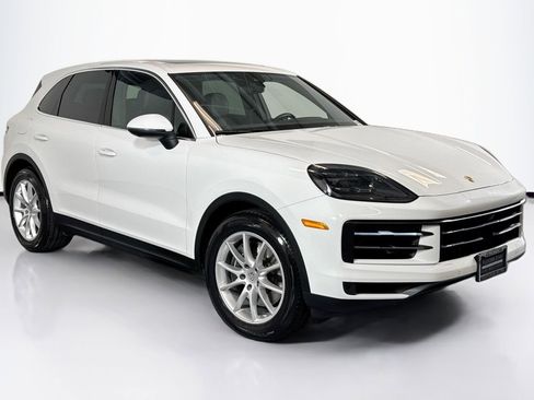 Used 2024 Porsche Cayenne image 3