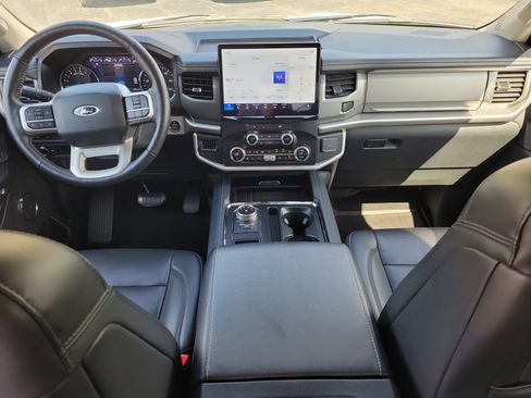 Used 2024 Ford Expedition XLT image 12