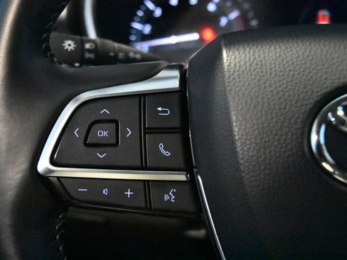 Used 2021 Toyota Highlander XLE image 7