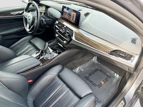 Used 2021 BMW 530i RWD image 14