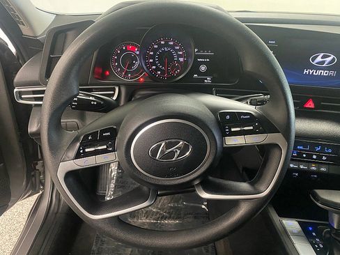 Used 2021 Hyundai Elantra SEL image 12