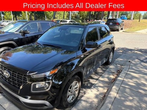 Used 2024 Hyundai Venue SE FWD image 3