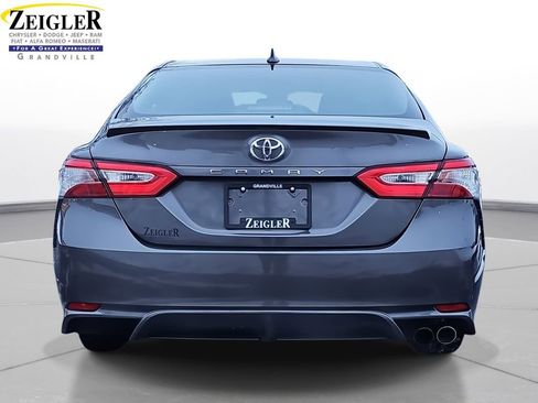 Used 2020 Toyota Camry SE image 6