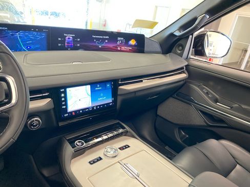 New 2026 Lincoln Navigator Reserve w/ Jet Appearance Package image 16