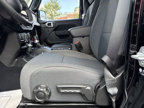 New 2025 Jeep Gladiator Sport image 12