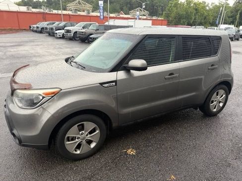 Used 2015 Kia Soul FWD image 1