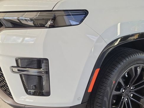 New 2026 Jeep Grand Wagoneer Summit w/ Premium Group III image 8