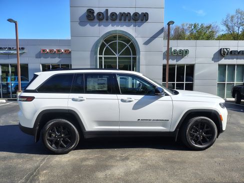 New 2026 Jeep Grand Cherokee Altitude AWD/4WD image 1